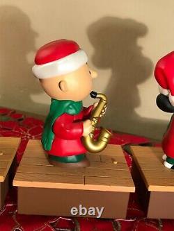 Hallmark 2011 Charlie Brown & Peanuts Gang Wireless Christmas Band Set of 4