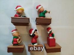 Hallmark Charlie Brown & Peanuts Gang 2011 Wireless Christmas Band set of 5