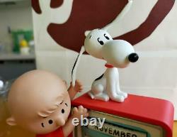 Hallmark Charlie Brown Snoopy Perpetual Calendar