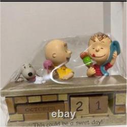 Hallmark Figurine Calendar Snoopy Linus Charlie Brown