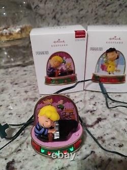 Hallmark Keepsake Storytellers 2018 A Charlie Brown Christmas Set with Magic Cord