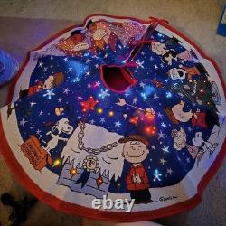 Hallmark Peanuts Charlie Brown Light Up Christmas Tree Skirt Snoopy Box + Cord