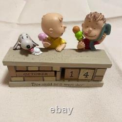 Hallmark Peanuts Snoopy Charlie Brown perpetual desk calendar