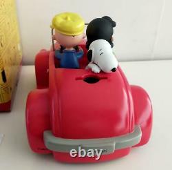 Hallmark Snoopy Charlie Brown Driving Car Bank Figurehead