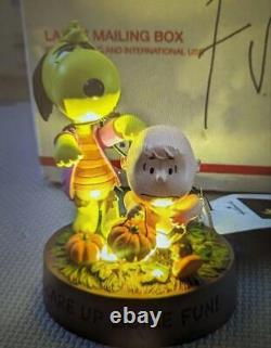 Hallmark Snoopy Charlie Brown Glowing Halloween Figure Light Limited Vintage