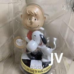 Hallmark Snoopy Charlie Brown Hug Figurine