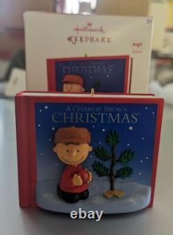Hallmark Vintage Charlie Brown Christmas Picture Book Ornament Sooul