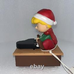 Hallmark Wireless Peanuts Holiday Band Schroeder, Snoopy, Charlie Brown, Lucy