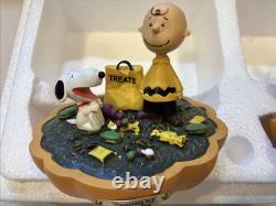 Hawthorne Village- Peanuts It's The great Pumpkin Charlie Brown Hello Fall Treat
