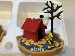 Hawthorne Village- Peanuts It's The great Pumpkin Charlie Brown Hello Fall Treat