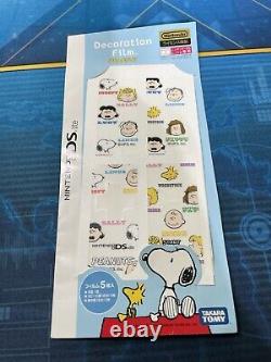 Japan Snoopy Town Collection Peanuts Charlie Brown Pin Charm Figure Square Enix