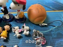 Japan Snoopy Town Collection Peanuts Charlie Brown Pin Charm Figure Square Enix