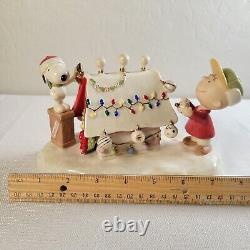 Lenox Peanuts Charlie Brown Snoopys Christmas Celebration Music Box IOB 2006