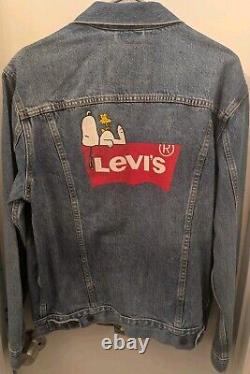 Levi's Trucker Denim Jacket Charlie Brown Snoopy Peanuts Size Large