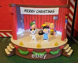 New MERRY CHRISTMAS CHARLIE BROWN Stage Box Set Magic Hallmark 2025 Lucy Linus