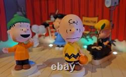 New MERRY CHRISTMAS CHARLIE BROWN Stage Box Set Magic Hallmark 2025 Lucy Linus