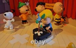 New MERRY CHRISTMAS CHARLIE BROWN Stage Box Set Magic Hallmark 2025 Lucy Linus