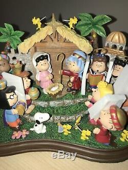 PEANUTS Danbury Mint Christmas Nativity Figurine Snoopy Charlie Brown Excellent