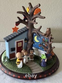 PEANUTS HALLOWEEN EXTRAVAGANZA Rotating Lazy Susan Sculpture Danbury Mint 2016
