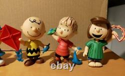 Peanut Cafe Snoopy Charlie Brown Peppermint Patty Figure