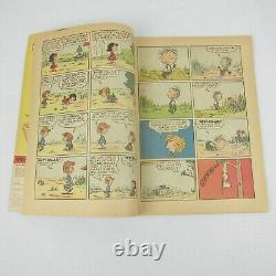 Peanuts #11 Comic Book Dell Comics Charlie Brown & Snoopy Schulz Vintage 1962