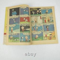 Peanuts #11 Comic Book Dell Comics Charlie Brown & Snoopy Schulz Vintage 1962