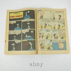 Peanuts #11 Comic Book Dell Comics Charlie Brown & Snoopy Schulz Vintage 1962