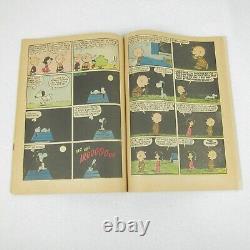 Peanuts #11 Comic Book Dell Comics Charlie Brown & Snoopy Schulz Vintage 1962