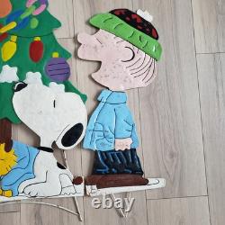 Peanuts Charlie Brown Christmas Yard Art Set Snoopy Linus Metal Lawn Stakes