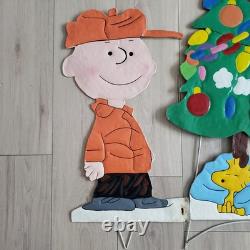 Peanuts Charlie Brown Christmas Yard Art Set Snoopy Linus Metal Lawn Stakes