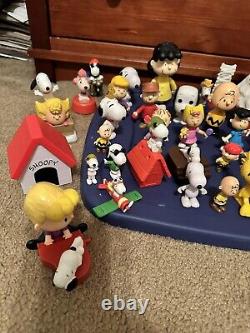 Peanuts Charlie Brown Snoopy Large Lot