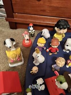 Peanuts Charlie Brown Snoopy Large Lot