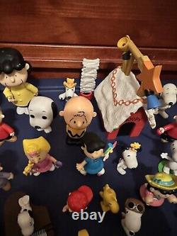 Peanuts Charlie Brown Snoopy Large Lot