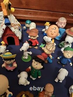 Peanuts Charlie Brown Snoopy Large Lot