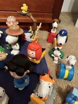 Peanuts Charlie Brown Snoopy Large Lot