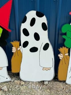 Peanuts Charlie Brown Trick or Treaters Hand Painted Yard Art Halloween
