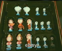 Peanuts Chess Set Collector Tin USAopoly Snoopy Charlie Brown Complete Figures