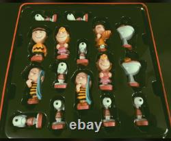 Peanuts Chess Set Collector Tin USAopoly Snoopy Charlie Brown Complete Figures