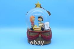 Peanuts Christmas Pageant Snow Globe with Snoopy Charlie Brown and Lucy 16cm