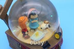 Peanuts Christmas Pageant Snow Globe with Snoopy Charlie Brown and Lucy 16cm