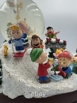 Peanuts Danbury Mint The Ultimate Snow Globe 2012 Super Rare! READ