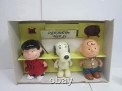 Peanuts Deluxe Playset Charlie Brown Lucy Snoopy Psychiatric Dr. Office Complete
