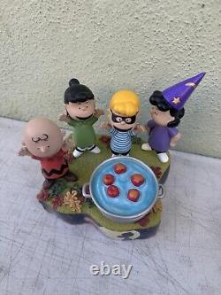 Peanuts Gang Charlie Brown Bobbing for Apples Halloween Figurine Figure NEW RARE