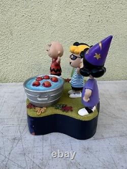 Peanuts Gang Charlie Brown Bobbing for Apples Halloween Figurine Figure NEW RARE