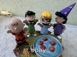 Peanuts Gang Charlie Brown Bobbing for Apples Halloween Figurine Figure NEW RARE