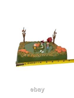 Peanuts Halloween It's the Great Pumpkin, Charlie Brown Prowling Pumpkin Patch