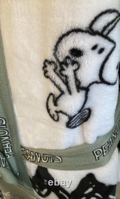Peanuts Snoopy Charlie Brown Football Full Queen Plush Blanket 90x90 NWT HTF