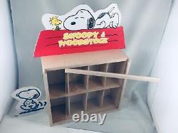 Peanuts Snoopy & Woodstock 8 figurine wall decor display case. Charlie Brown