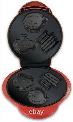 Peanuts Snoopy and Charlie Brown Smart Planet WM6S Waffle Maker Kitchen FS