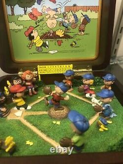 Play Ball Charlie Brown Danbury Mint Peanuts Music Box Baseball Snoopy